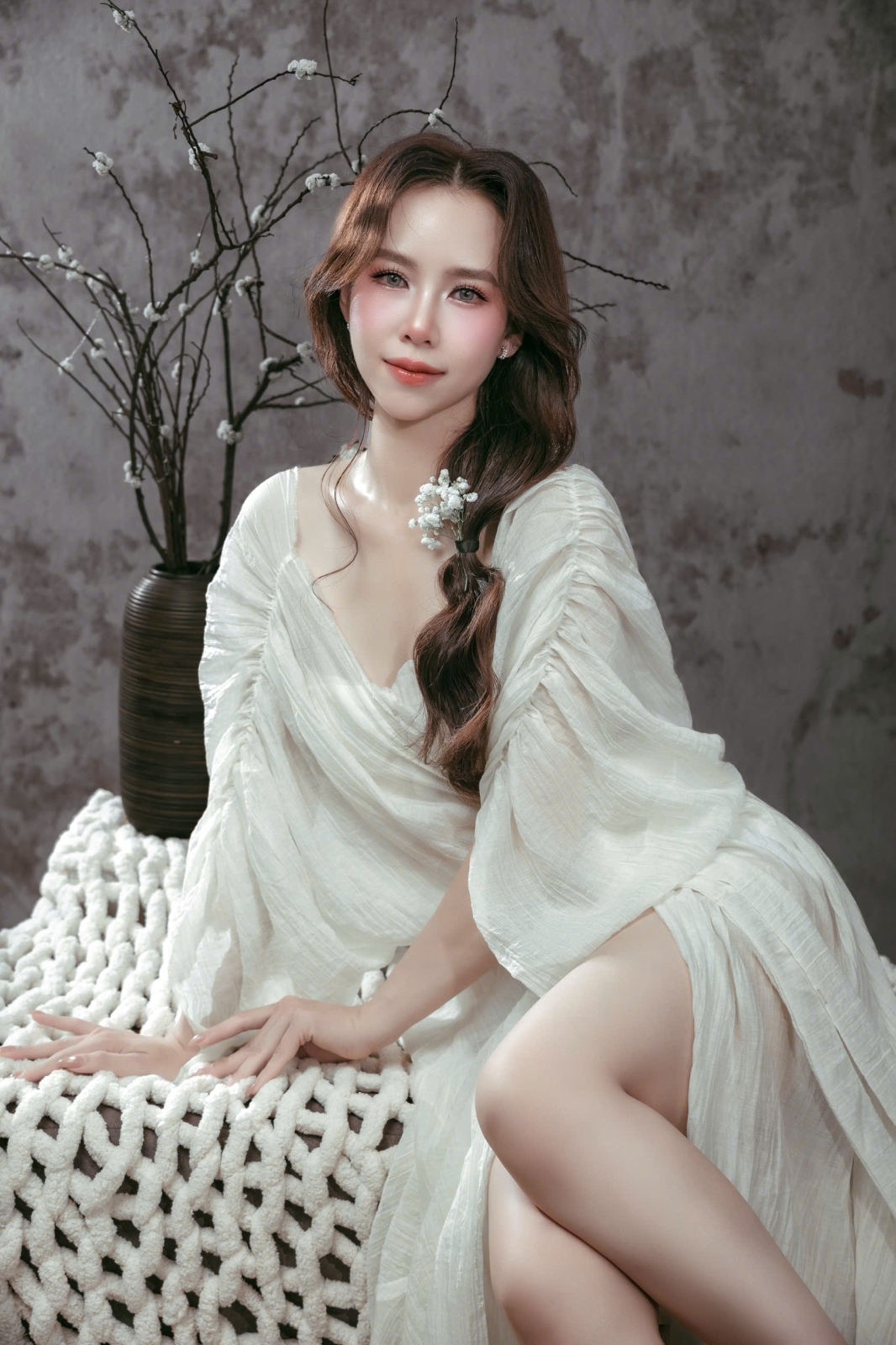 Soft White Muse – Dịu Dàng Nhưng Quyến Rũ